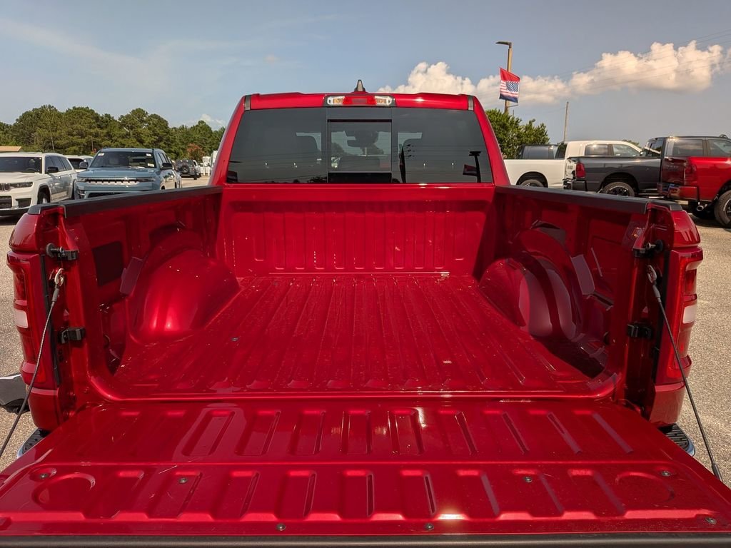 New 2026 Molten Red Pearl-Coat Exterior Paint RAM Laramie image 32