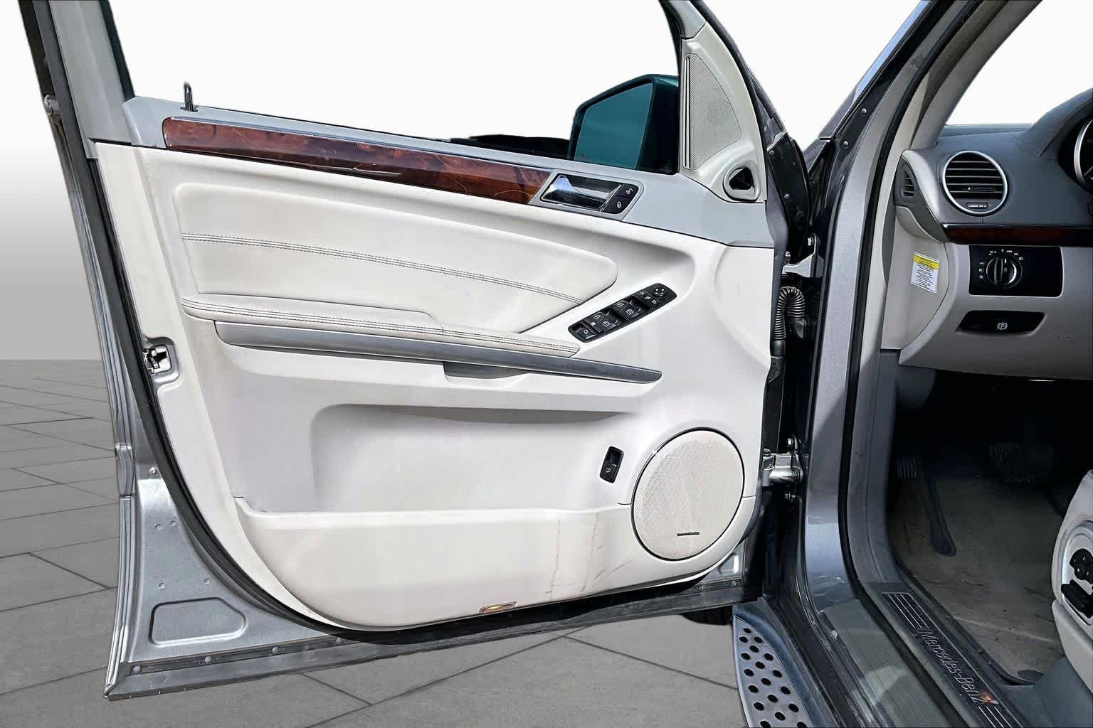 Used 2011 Iridium Silver Metallic Mercedes-Benz GL 450 image 24