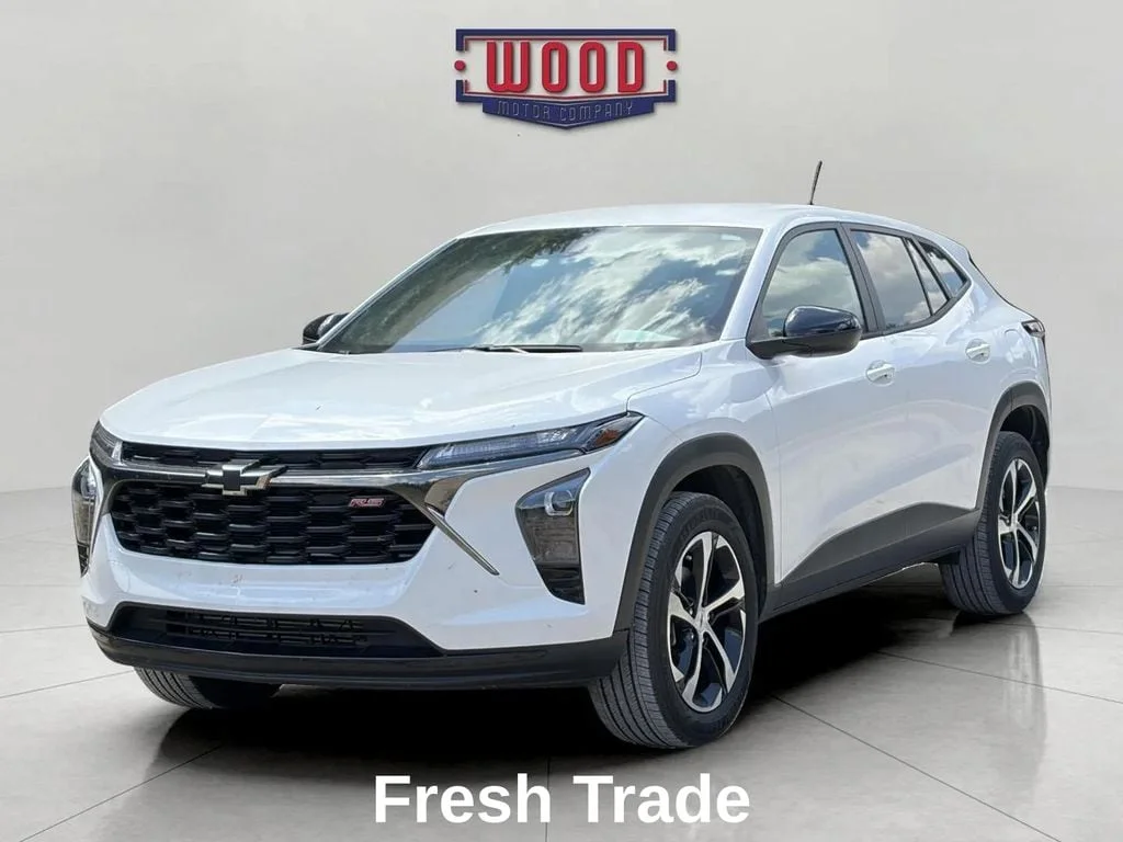 Used 2025 Summit White Chevrolet 1RS image 3