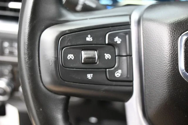 Used 2023 White GMC SLT image 21