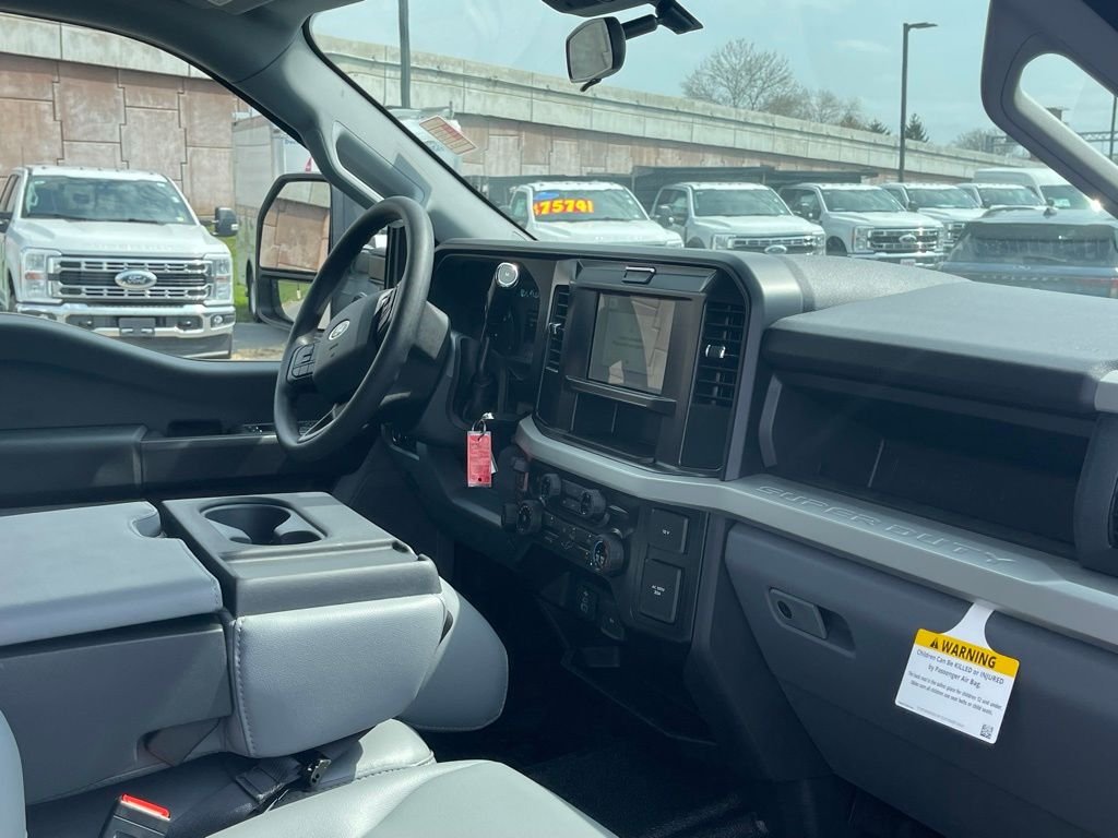 New 2026 Oxford White Ford F-450® XL image 17