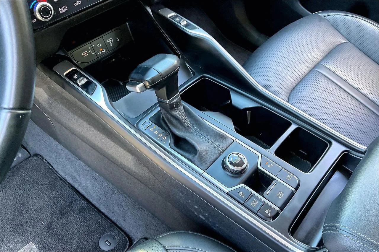 Certified Used 2024 Silver Kia S image 33