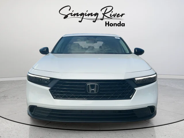 Certified Used 2025 Platinum White Pearl Honda SE image 2