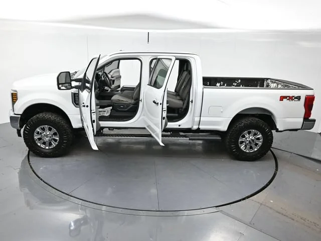Used 2018 White Ford XL image 36