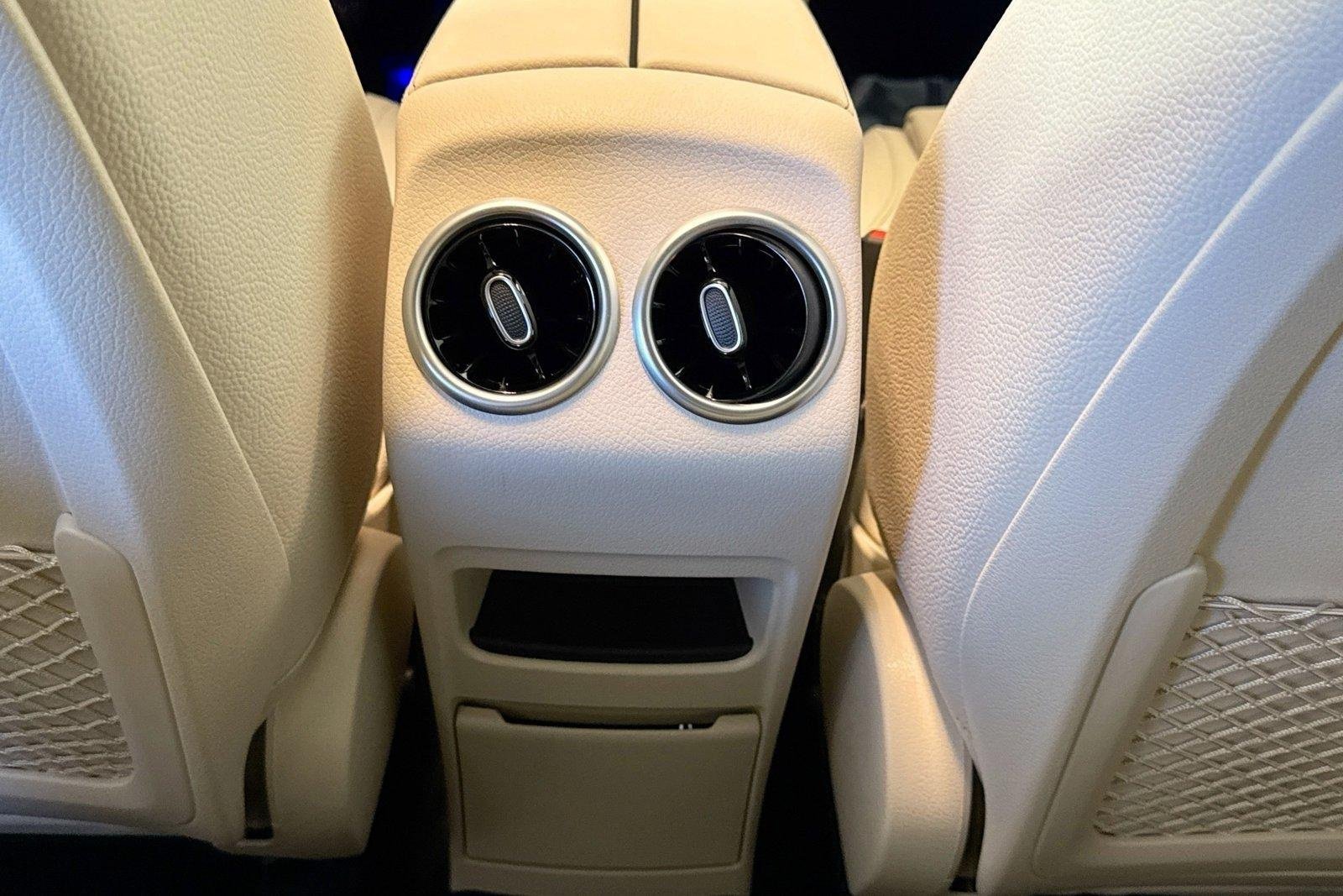 New 2026 Night Black Mercedes-Benz GLB 250 image 23