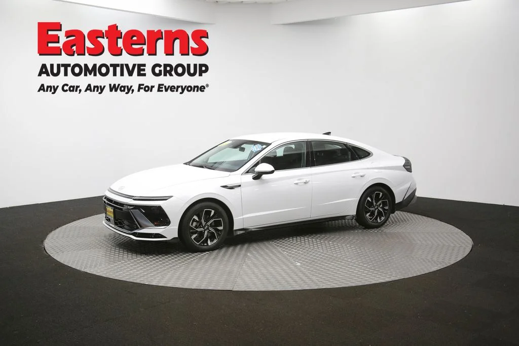 Used 2024 White Hyundai SEL image 57