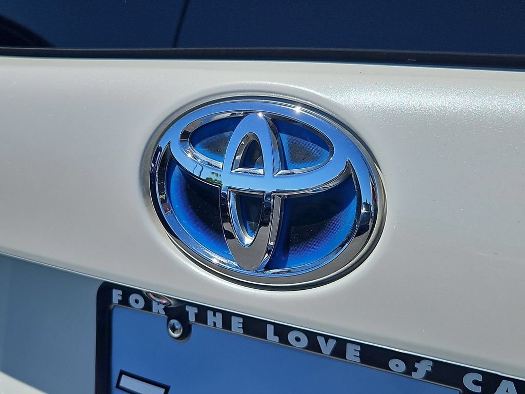 Used 2021 Pearl Toyota L image 25