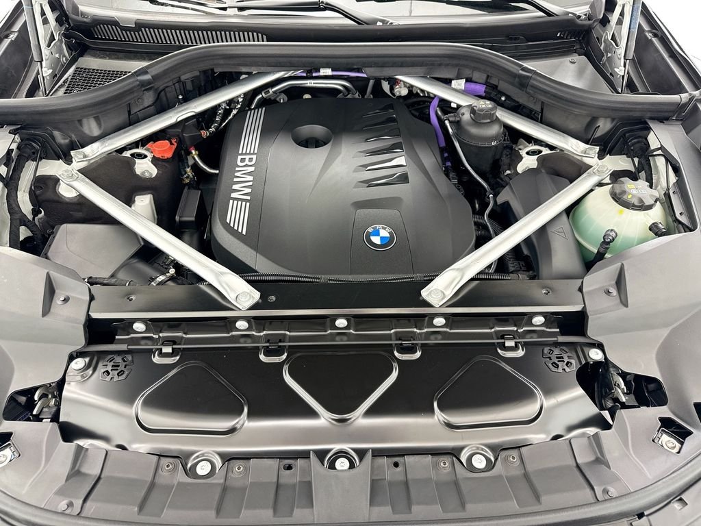 New 2027 Alpine White BMW xDrive40i image 28