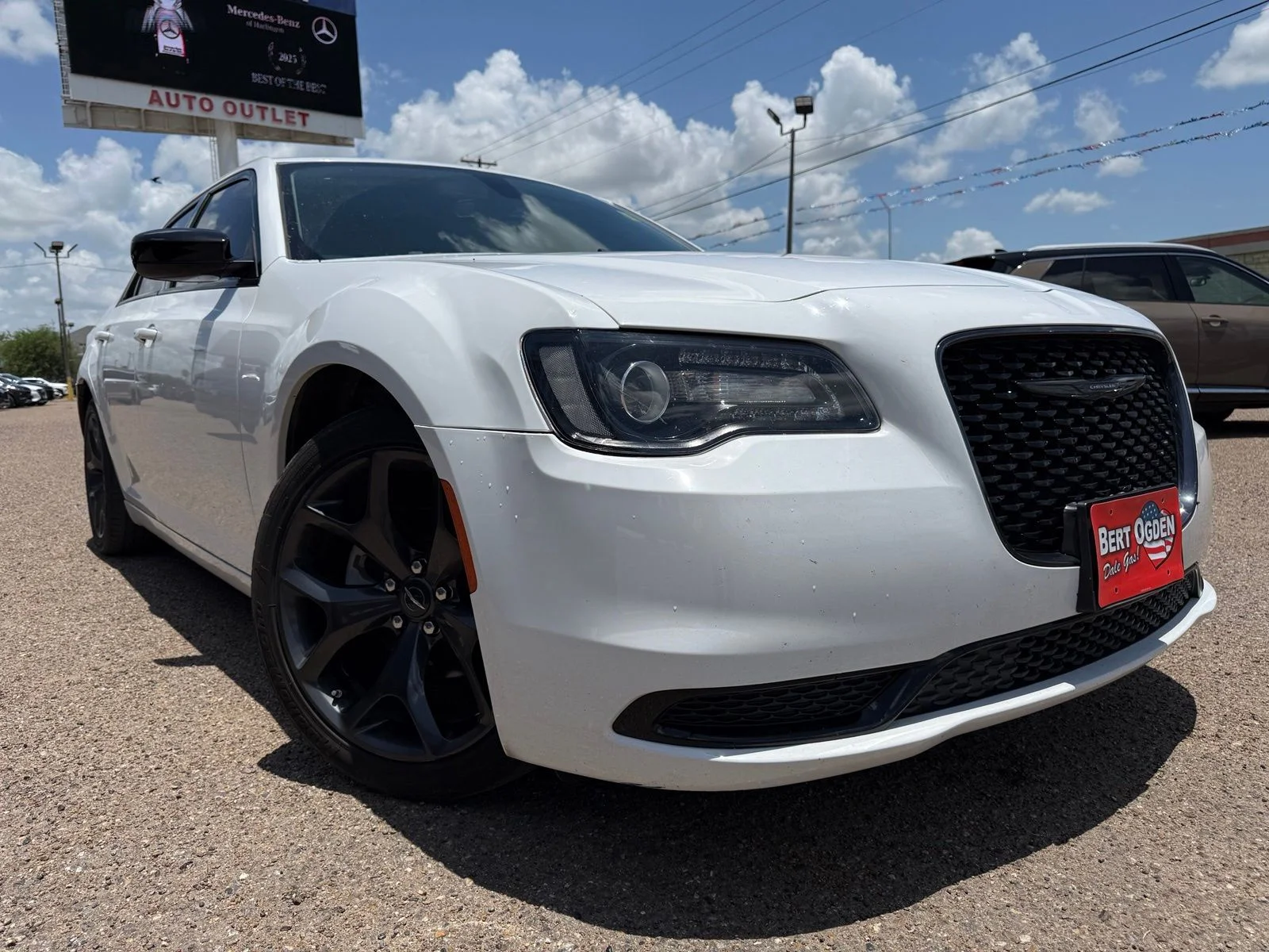 2023 Chrysler 300 Touring's photo