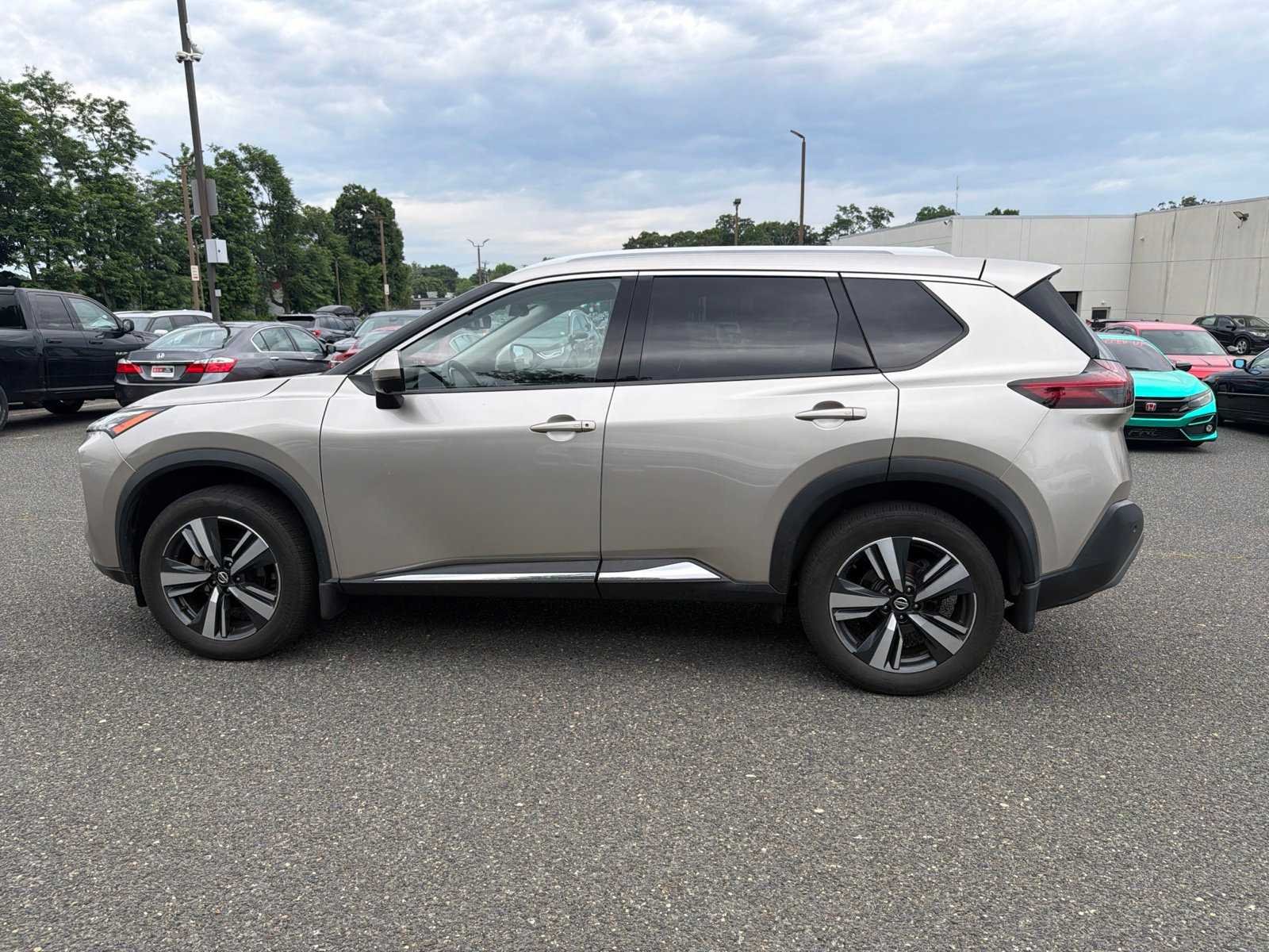 Used 2021 Champagne Silver Metallic Nissan SL image 2