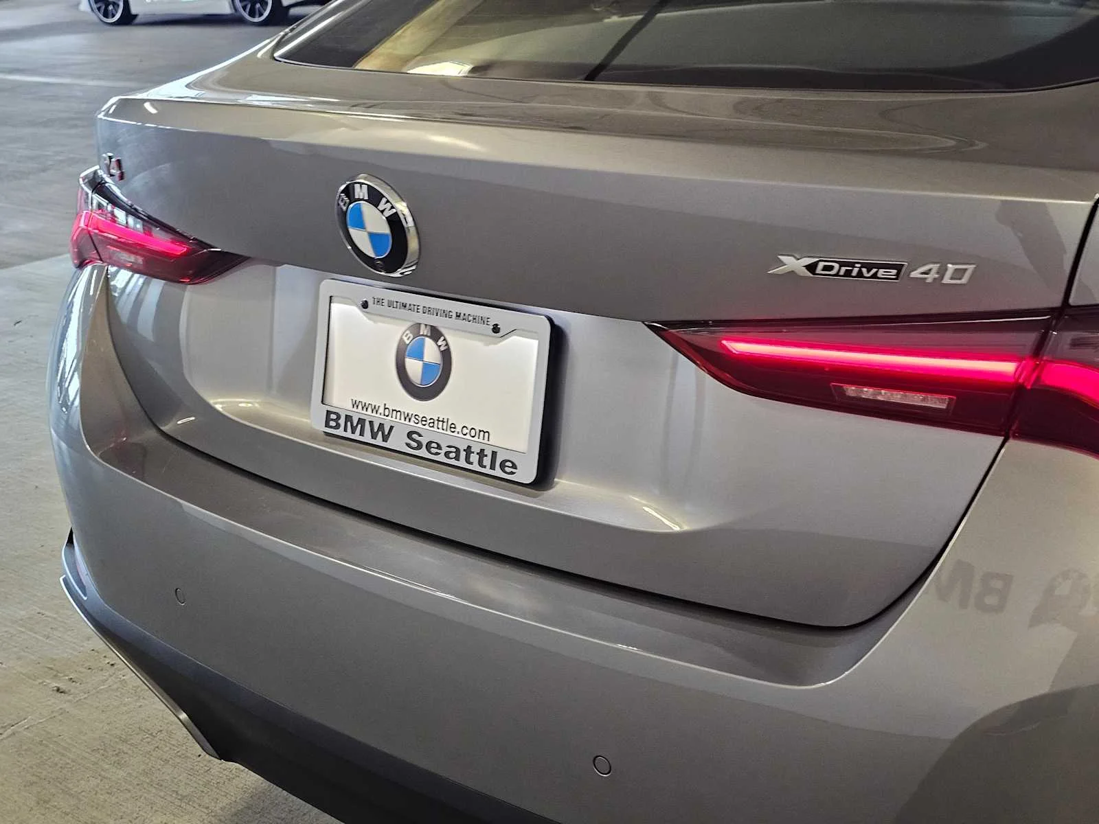 New 2026 Skyscraper Grey Metallic BMW xDrive40 image 7