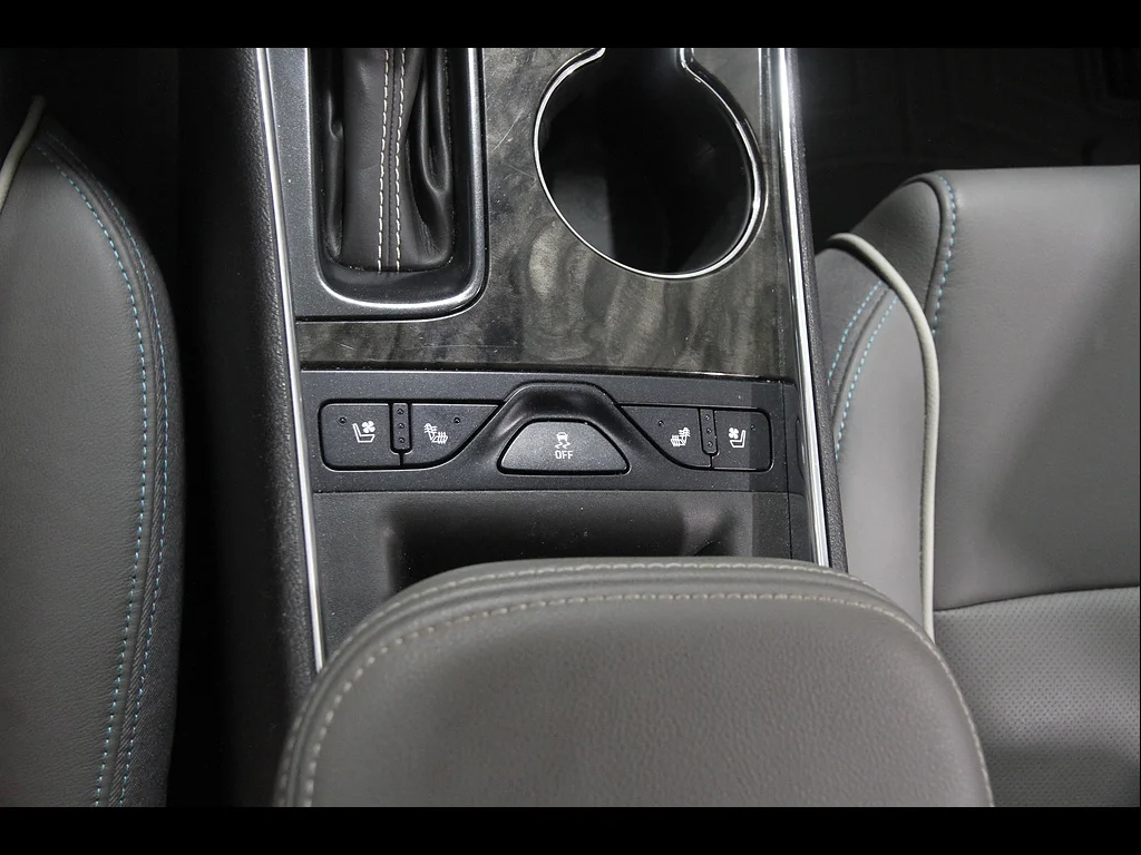 Used 2014 White Diamond Tricoat Chevrolet LTZ image 16