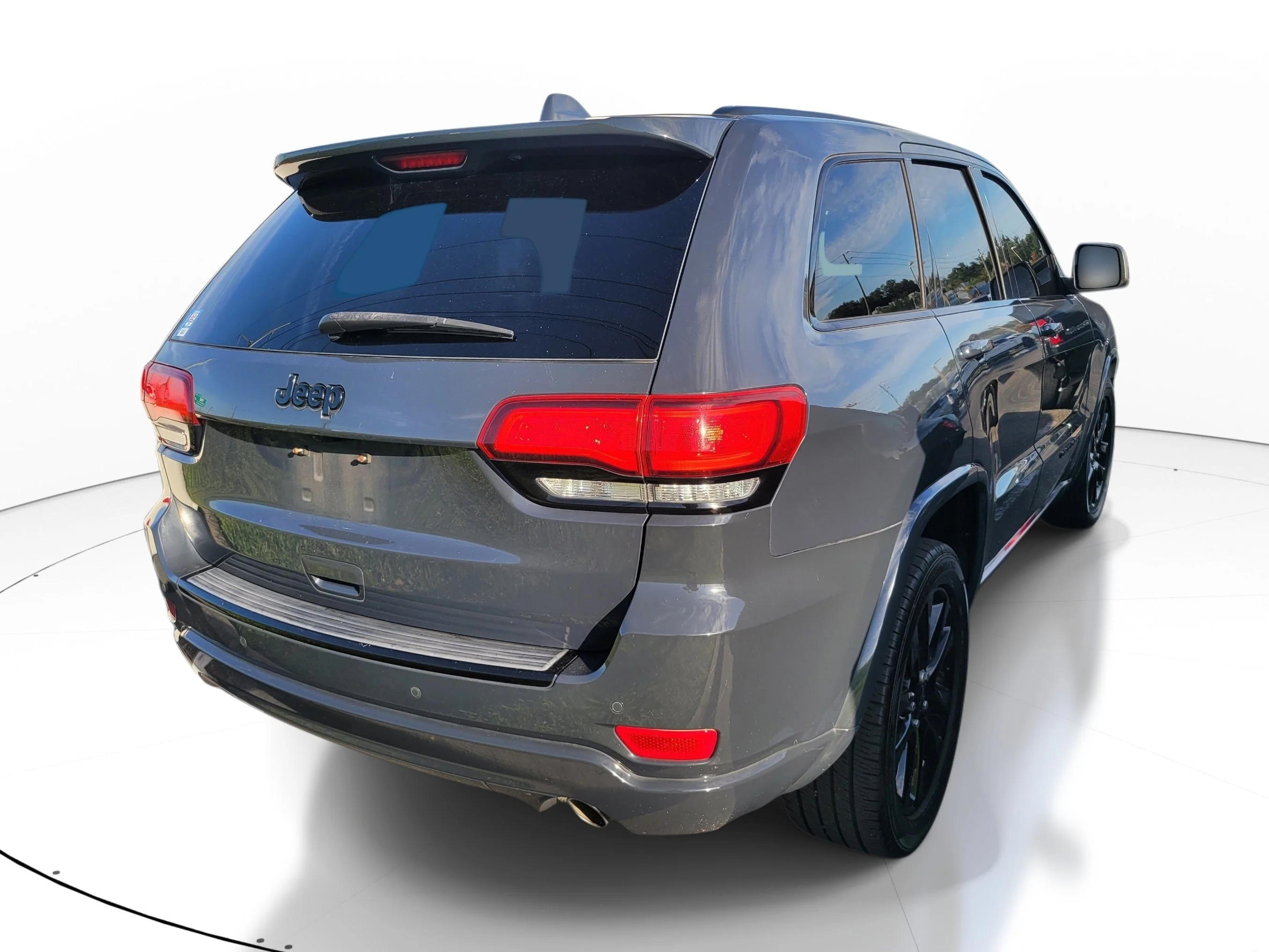 Used 2018 Rhino Clearcoat Jeep Altitude image 3