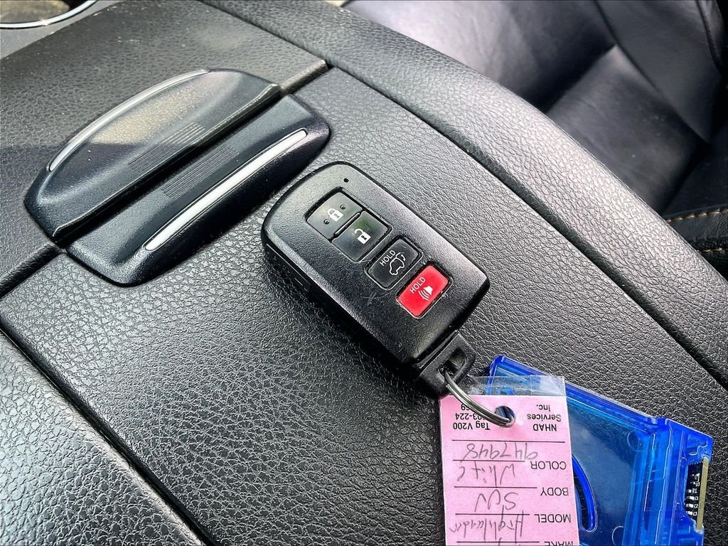 Used 2019 Blizzard Pearl Toyota XLE image 30