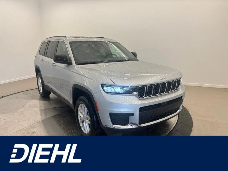 New 2026 Silver Zynith Exterior Paint Jeep Laredo X image 1