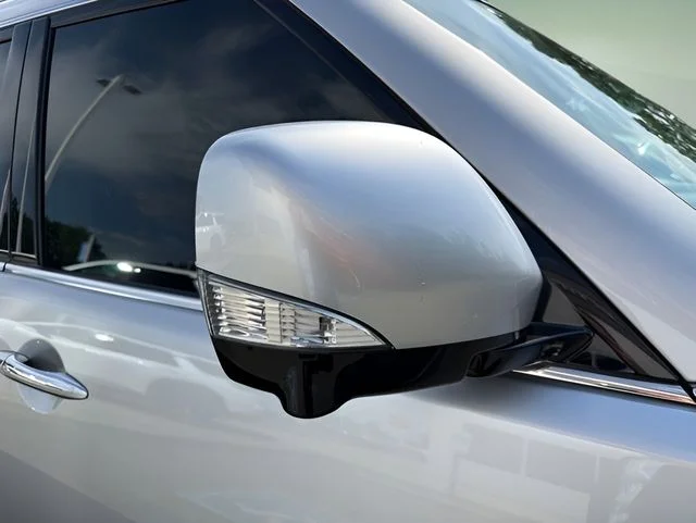 Used 2023 Silver Nissan SL image 3