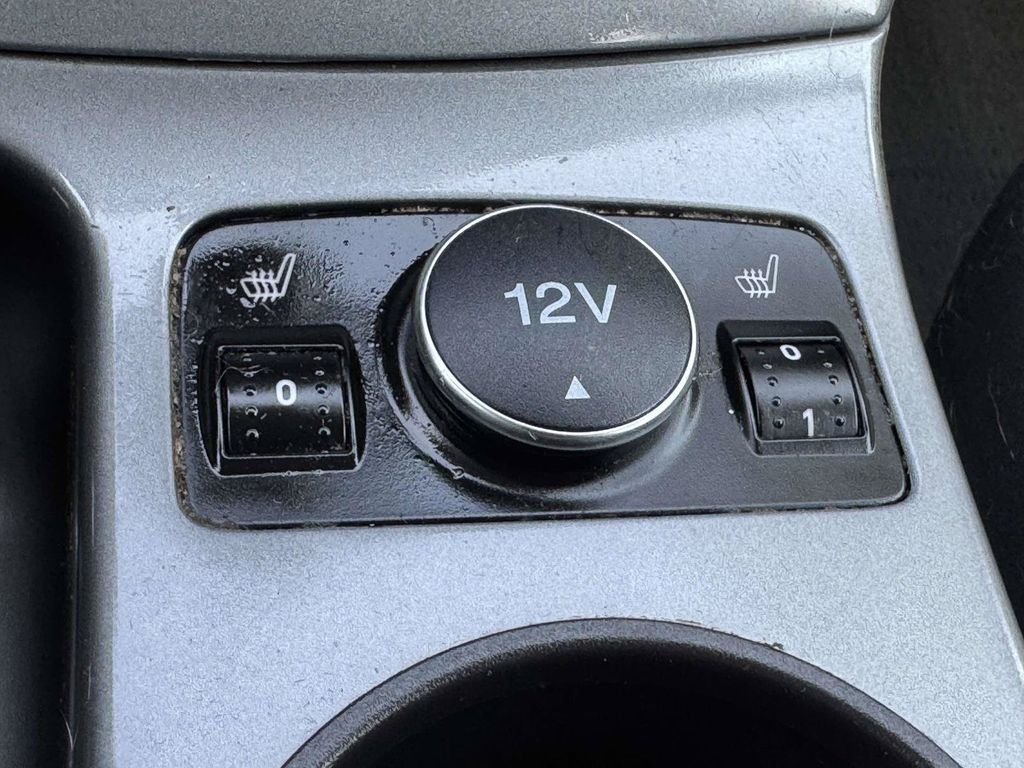 Used 2015 Red Ford SE image 9