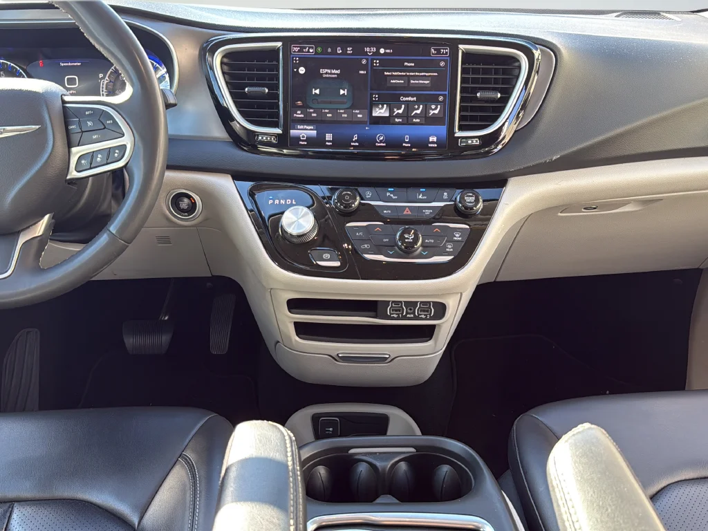 Used 2023 White Chrysler Touring L image 17