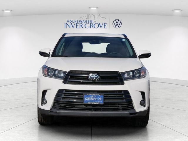 Used 2019 Toyota Highlander SE with VIN 5TDJZRFH3KS627223 for sale in Inver Grove Heights, Minnesota