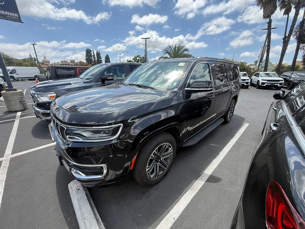 2024 Jeep Wagoneer L's photo