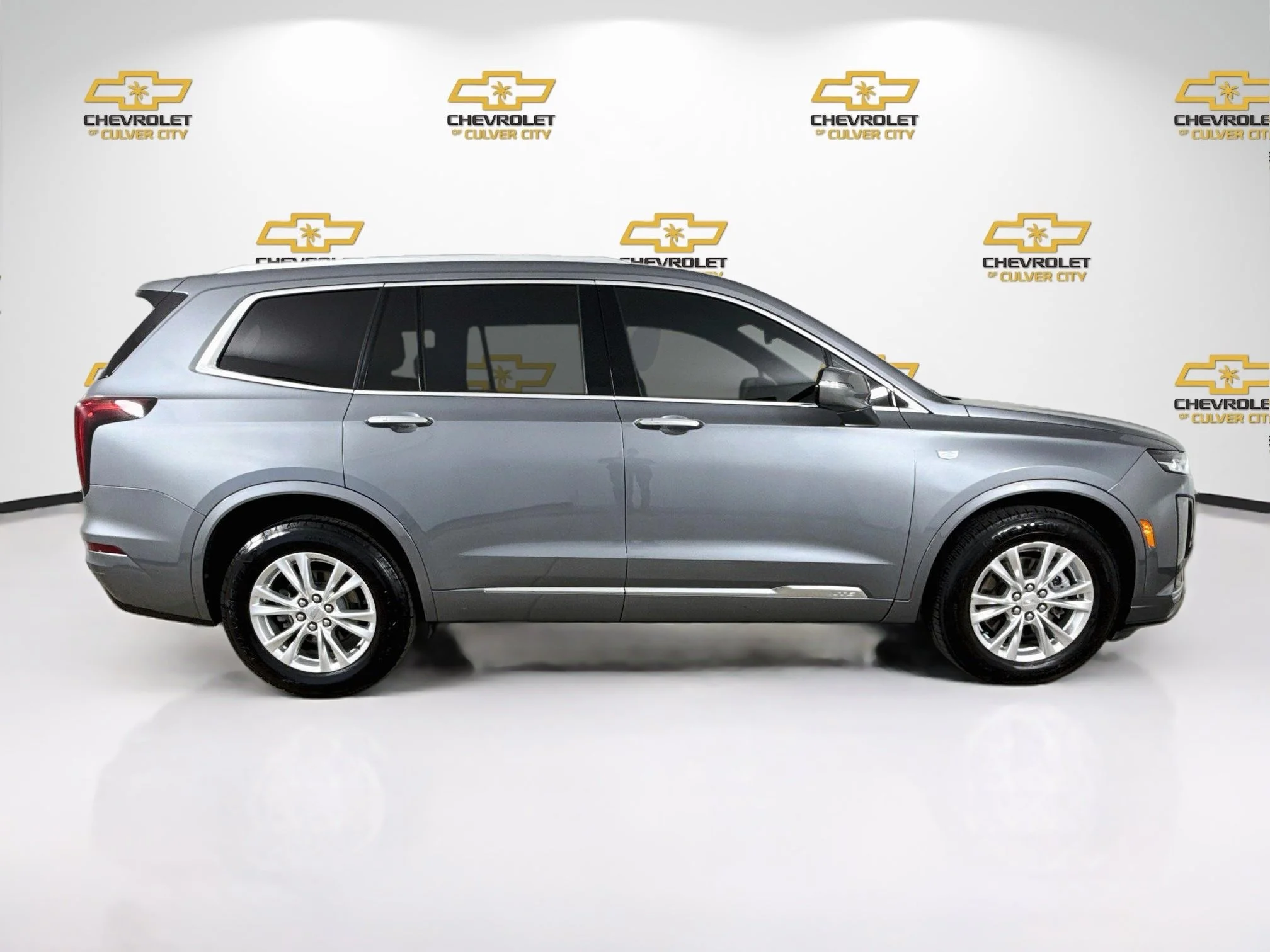 Used 2021 SATIN STEEL METALLIC Cadillac Luxury image 9