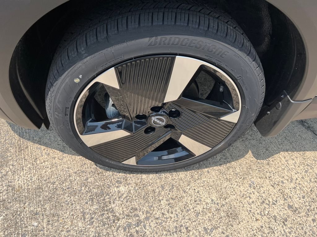 New 2026 Gray Nissan SR image 9