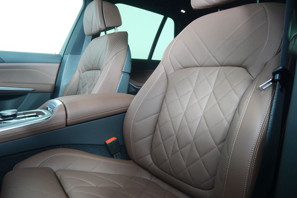 New 2026 Carbon Black Metallic BMW xDrive40i image 10
