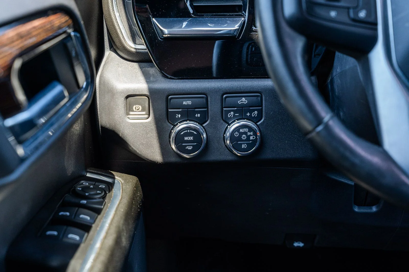 Used 2023 Silver GMC Elevation image 32