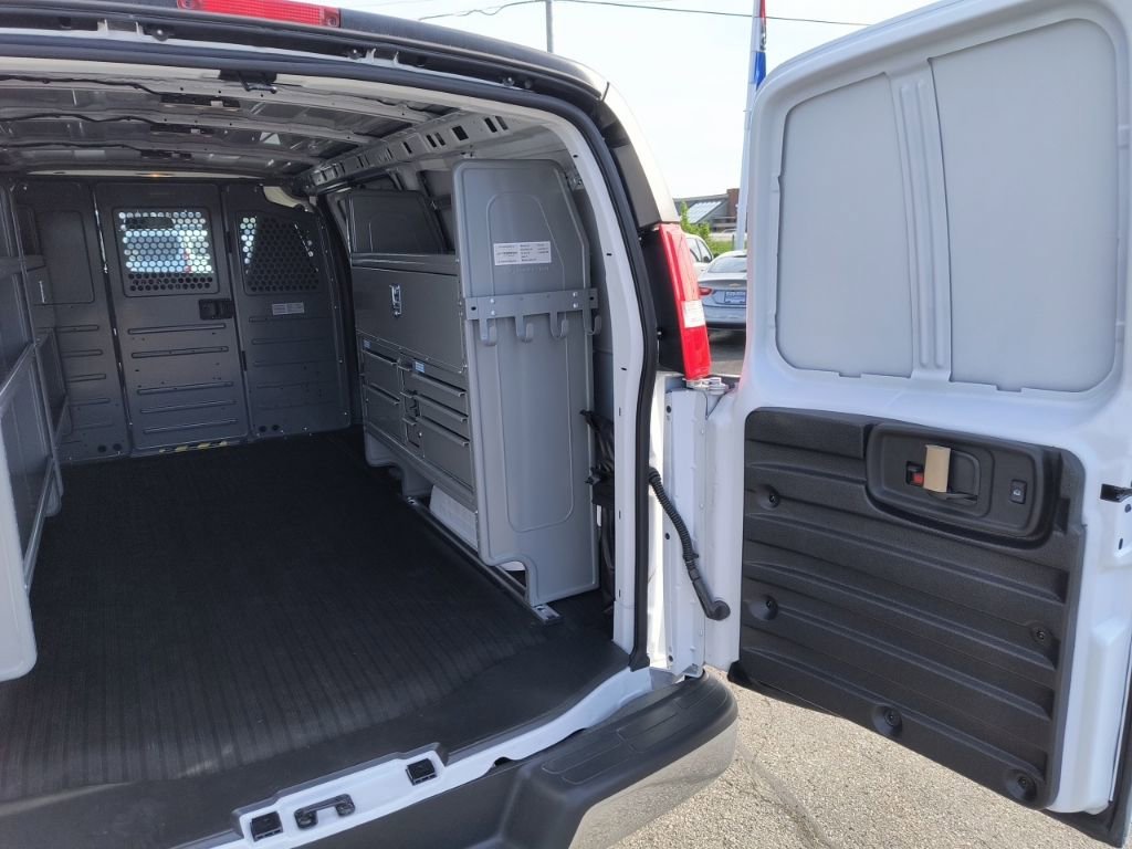 2025 Chevrolet Express Cargo Work Van - Photo 10