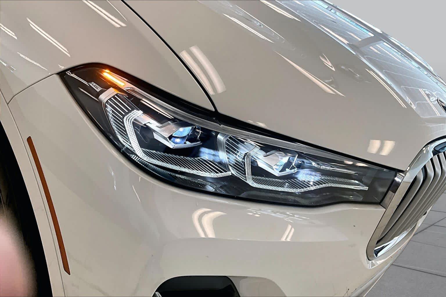 Used 2021 Alpine White BMW xDrive40i image 25