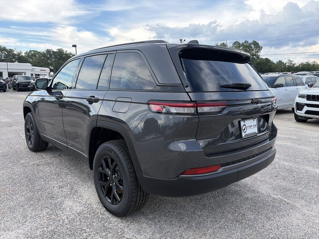 New 2026 Baltic Gray Metallic Clear-Coat Exterior Paint Jeep Altitude image 4