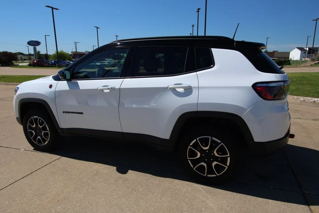 Used 2024 White Jeep Trailhawk image 16