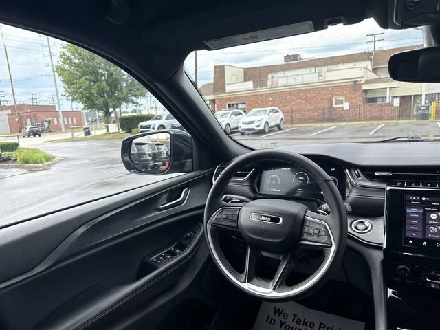 Used 2024 Gray Jeep Altitude image 58