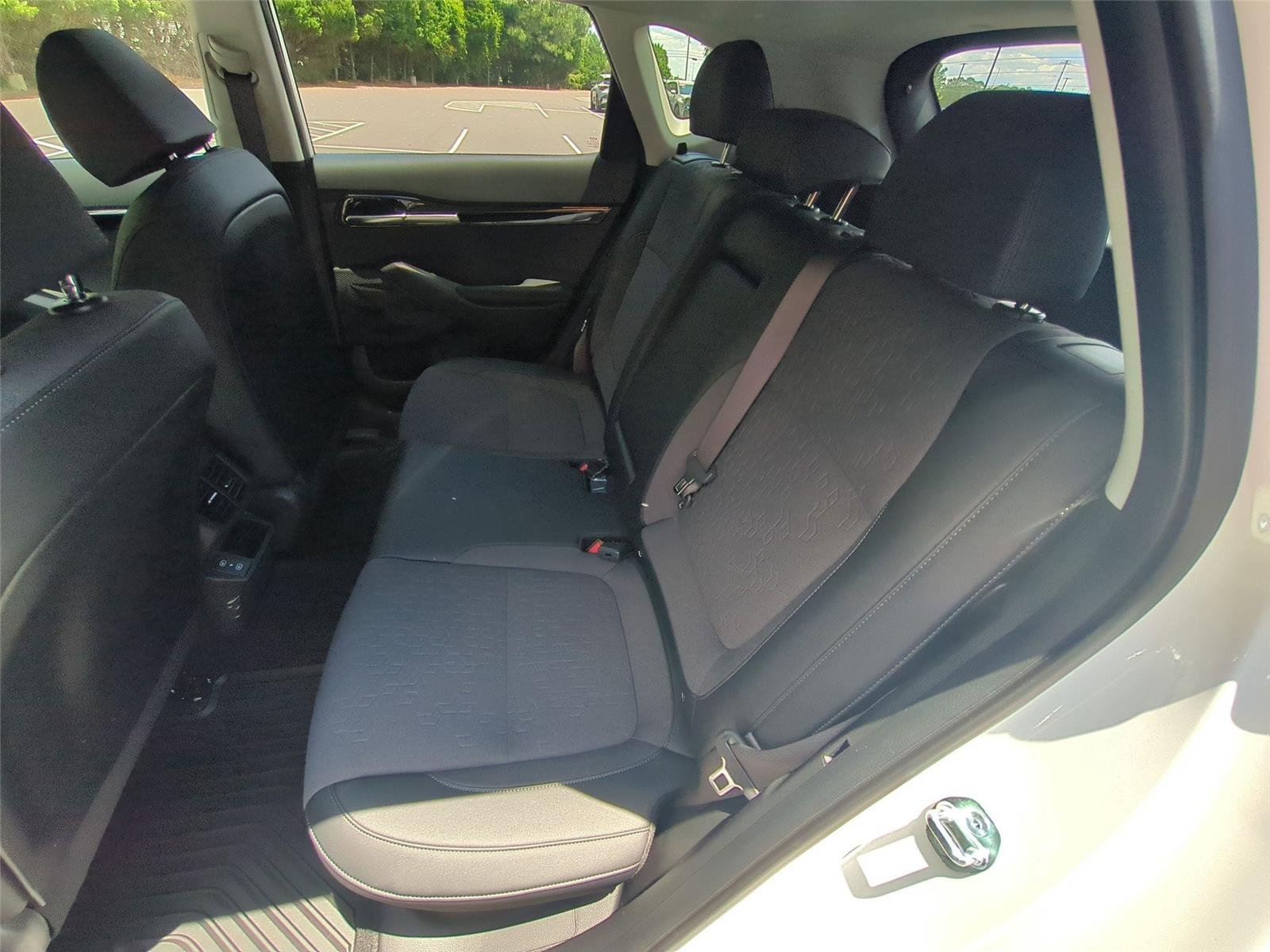 New 2026 Snow White Pearl Kia S image 32