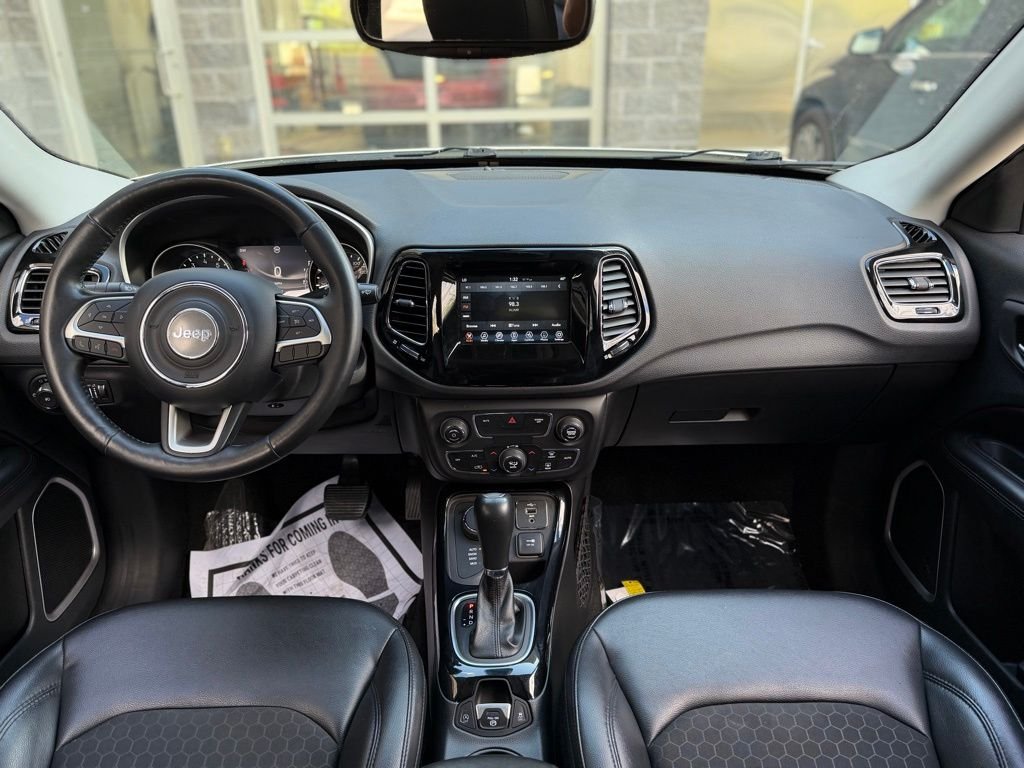 Used 2019 White Jeep Latitude image 23