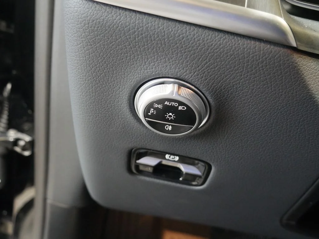 Used 2026 Black Mercedes-Benz GLC 300 image 35