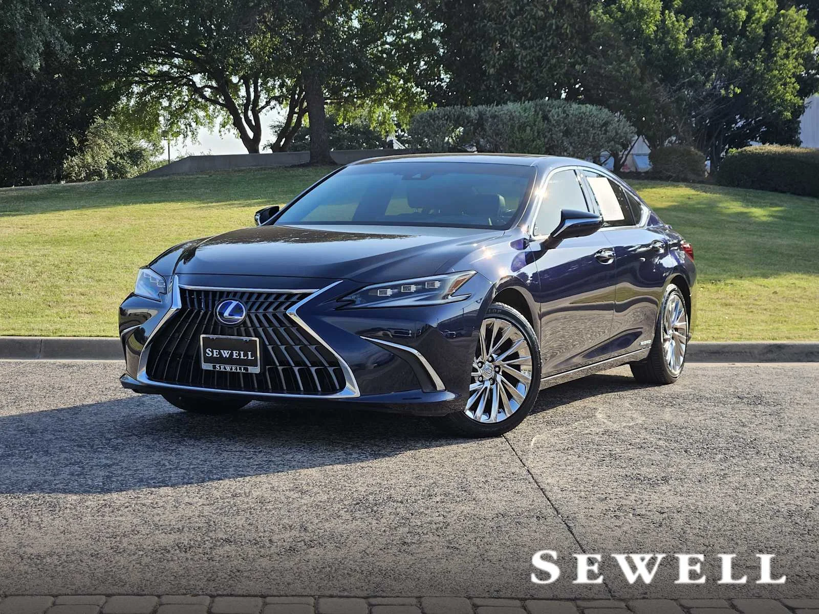 2022 Lexus ES 300h Ultra Luxury