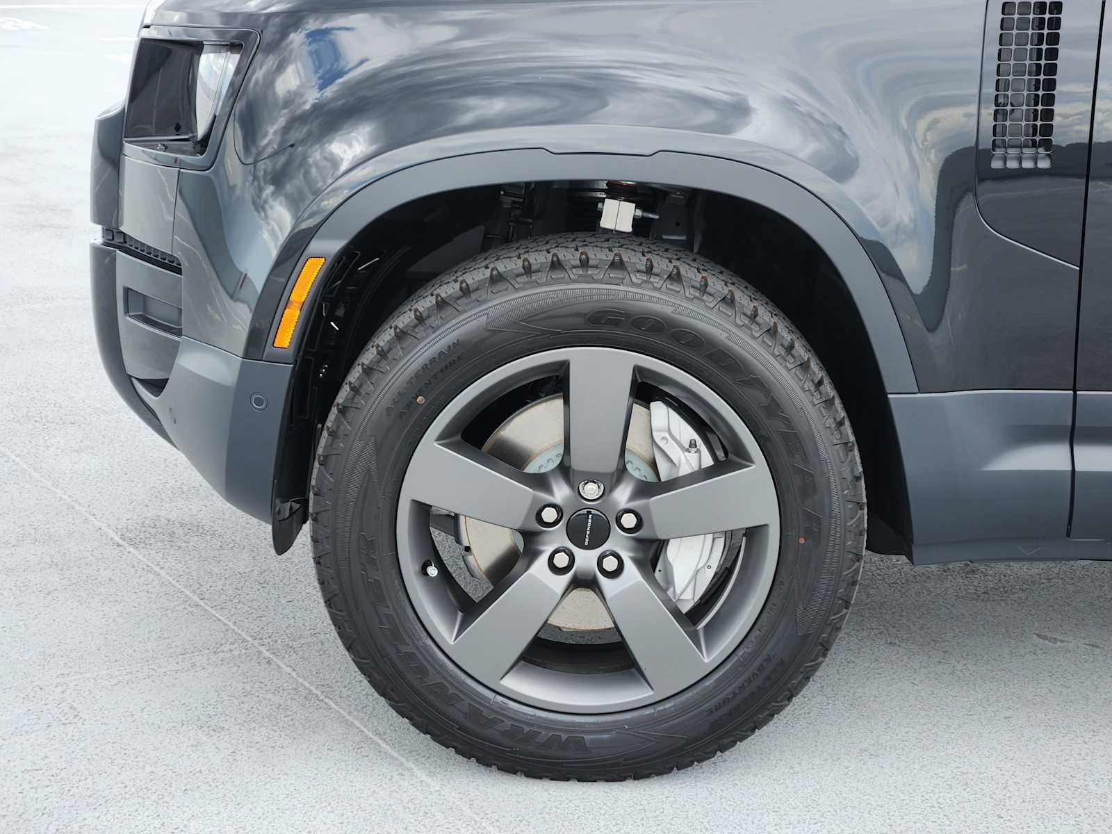 New 2026 Santorini Black LAND ROVER S image 9