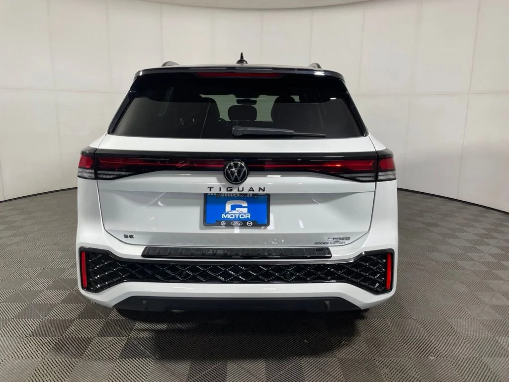 New 2026 White/off-white Volkswagen 2.0T SE R-Line Black image 4