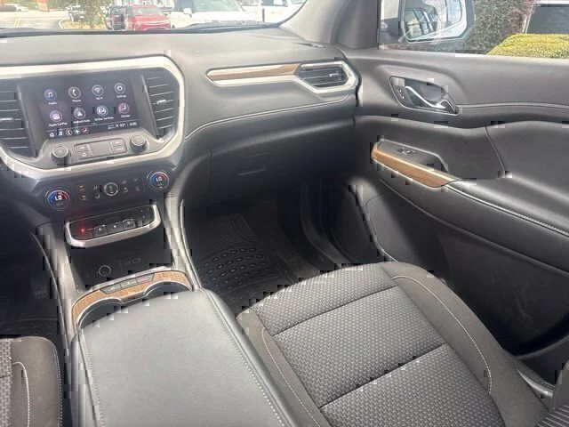 Used 2023 White GMC SLE image 21