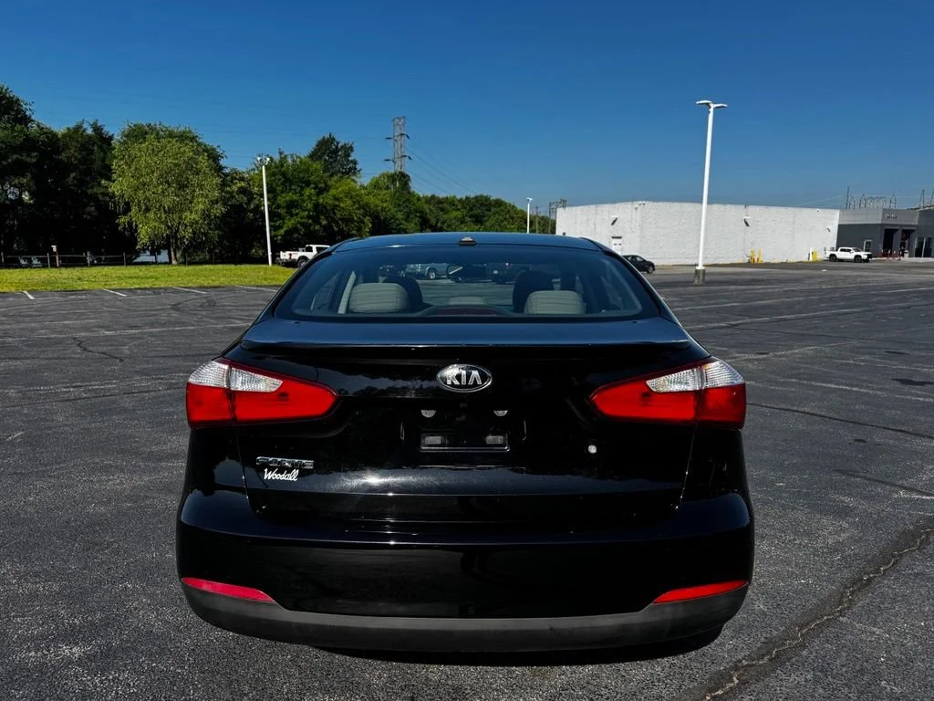 Used 2015  Kia LX image 6