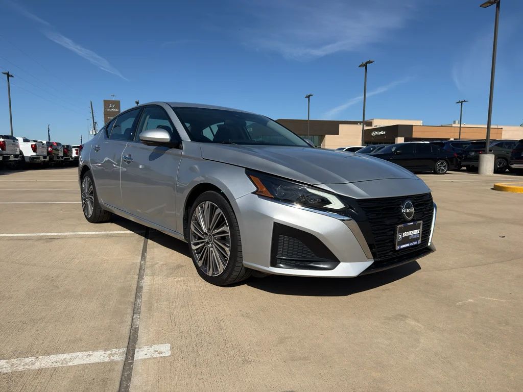 Used 2023 Brilliant Silver Metallic Nissan 2.5 SL image 3