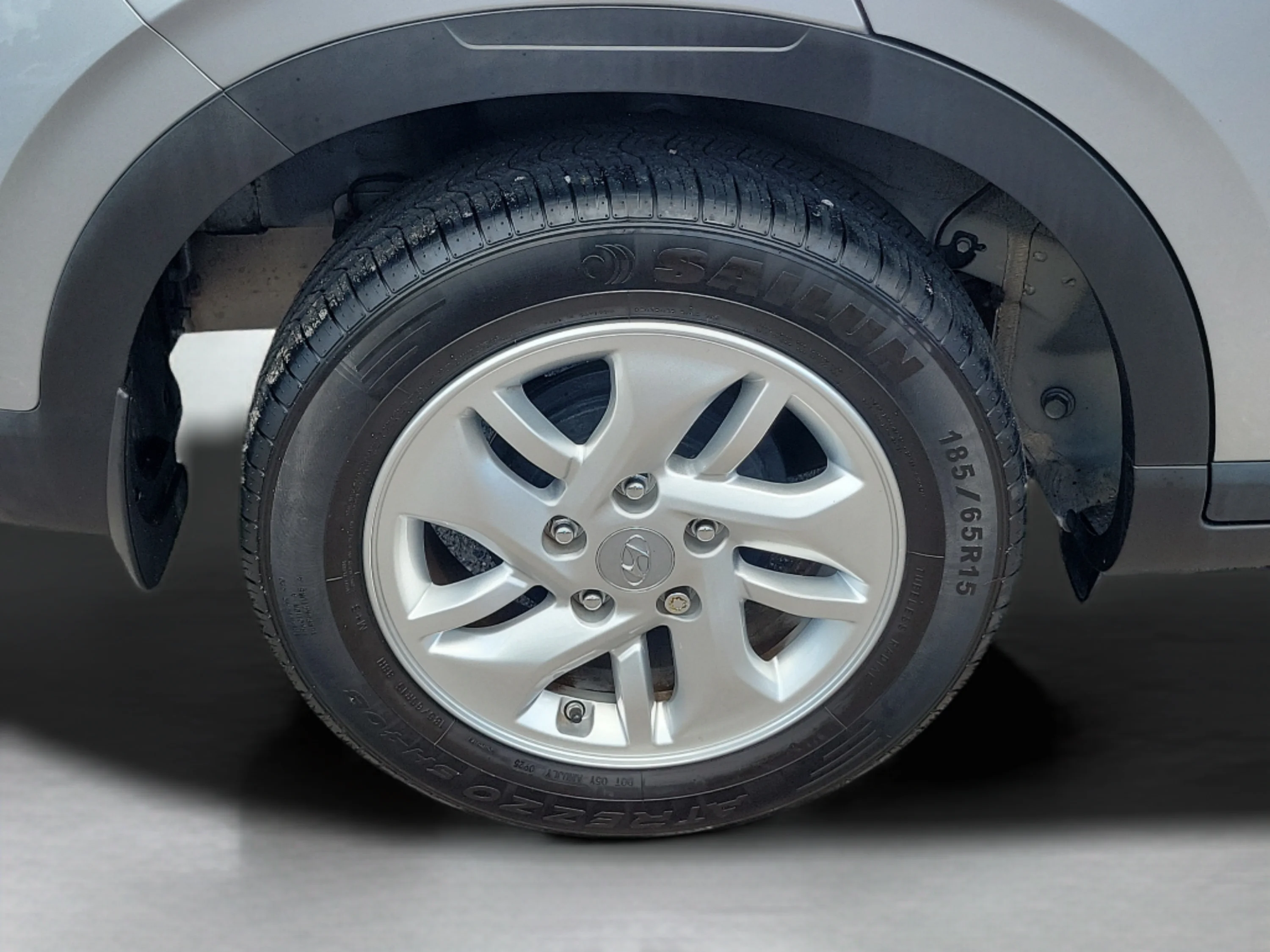 Used 2025 Shimmering Silver Hyundai SE image 10