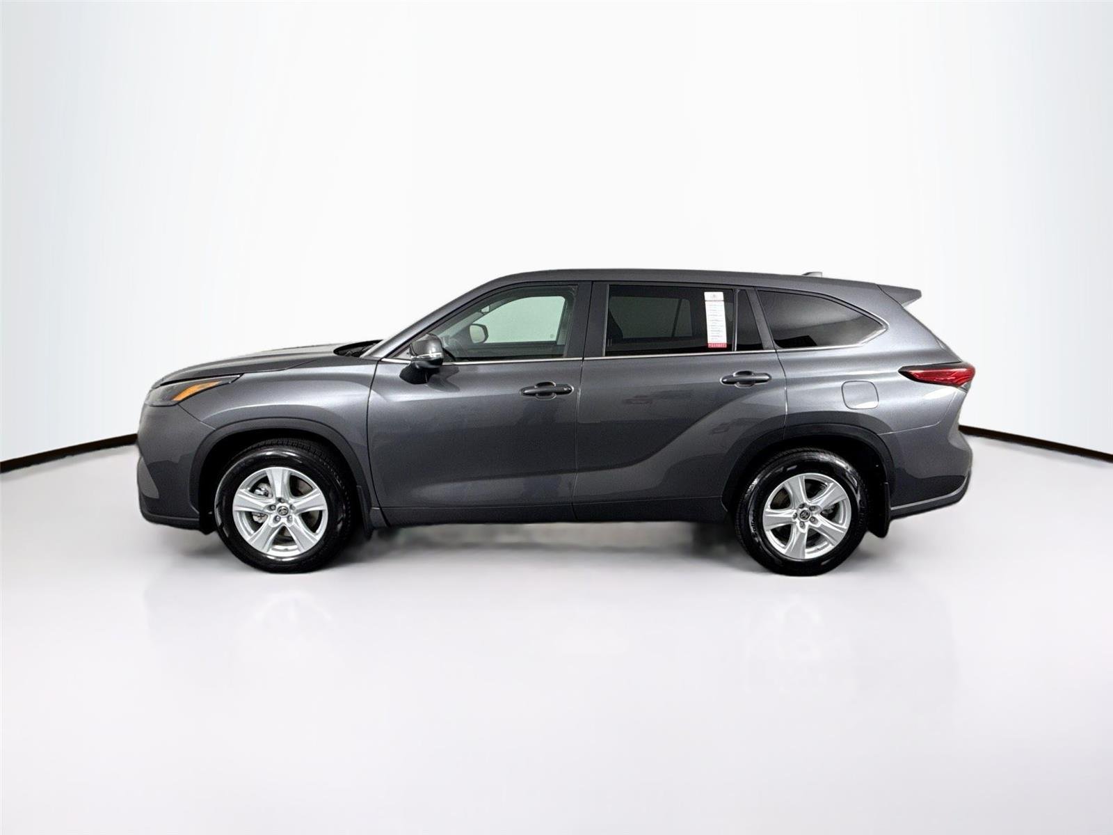 2023 Toyota Highlander L - Photo 12