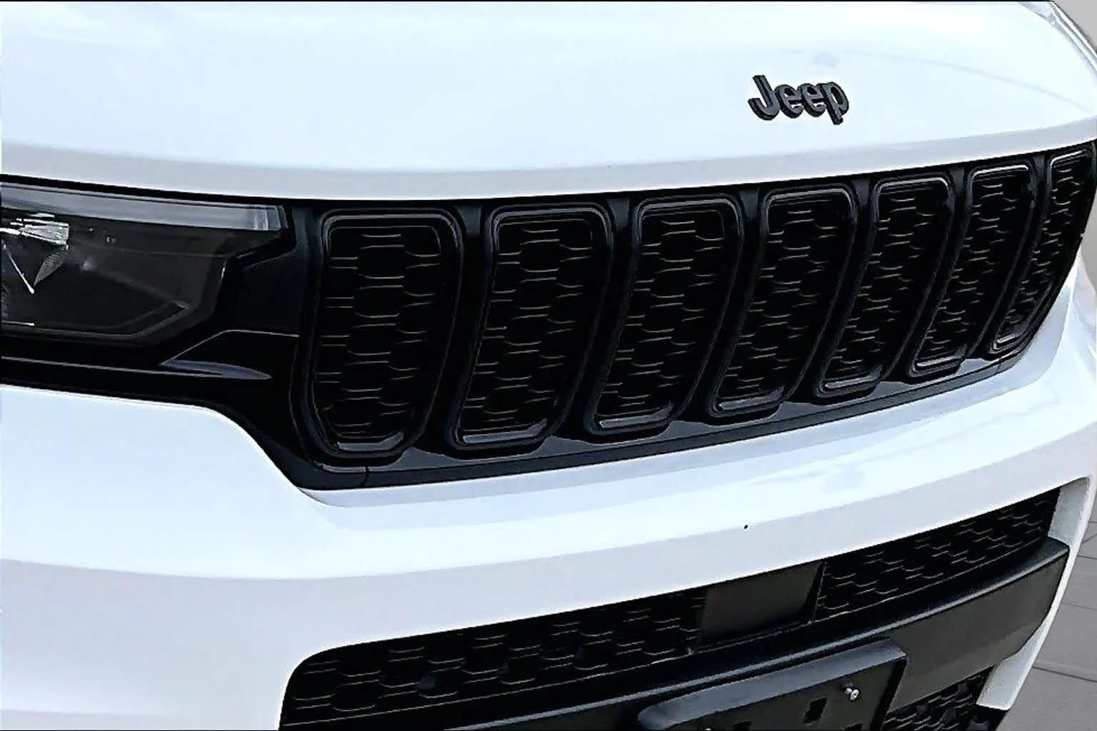 Used 2023 Bright White Clearcoat Jeep Limited image 29