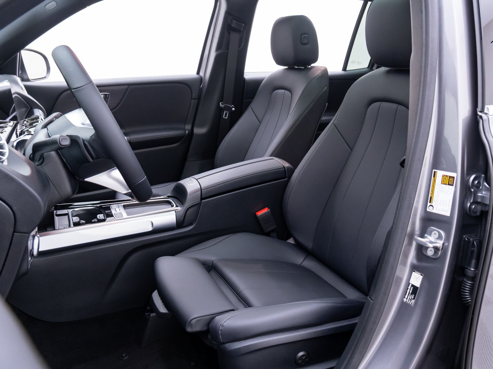 New 2026 Mountain Grey Metallic Mercedes-Benz GLB 250 image 17