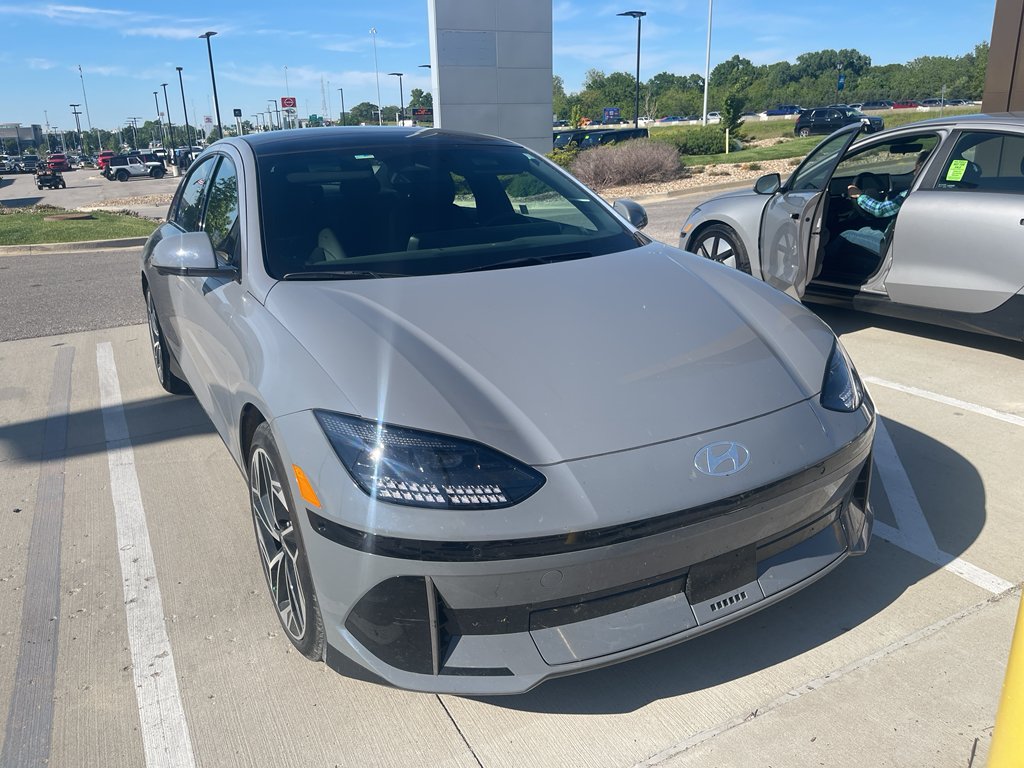 Used 2024 Gray Hyundai Limited image 6