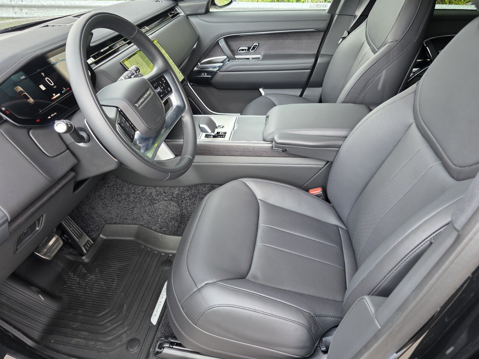 New 2026 Santorini Black Land Rover P400 SE image 10