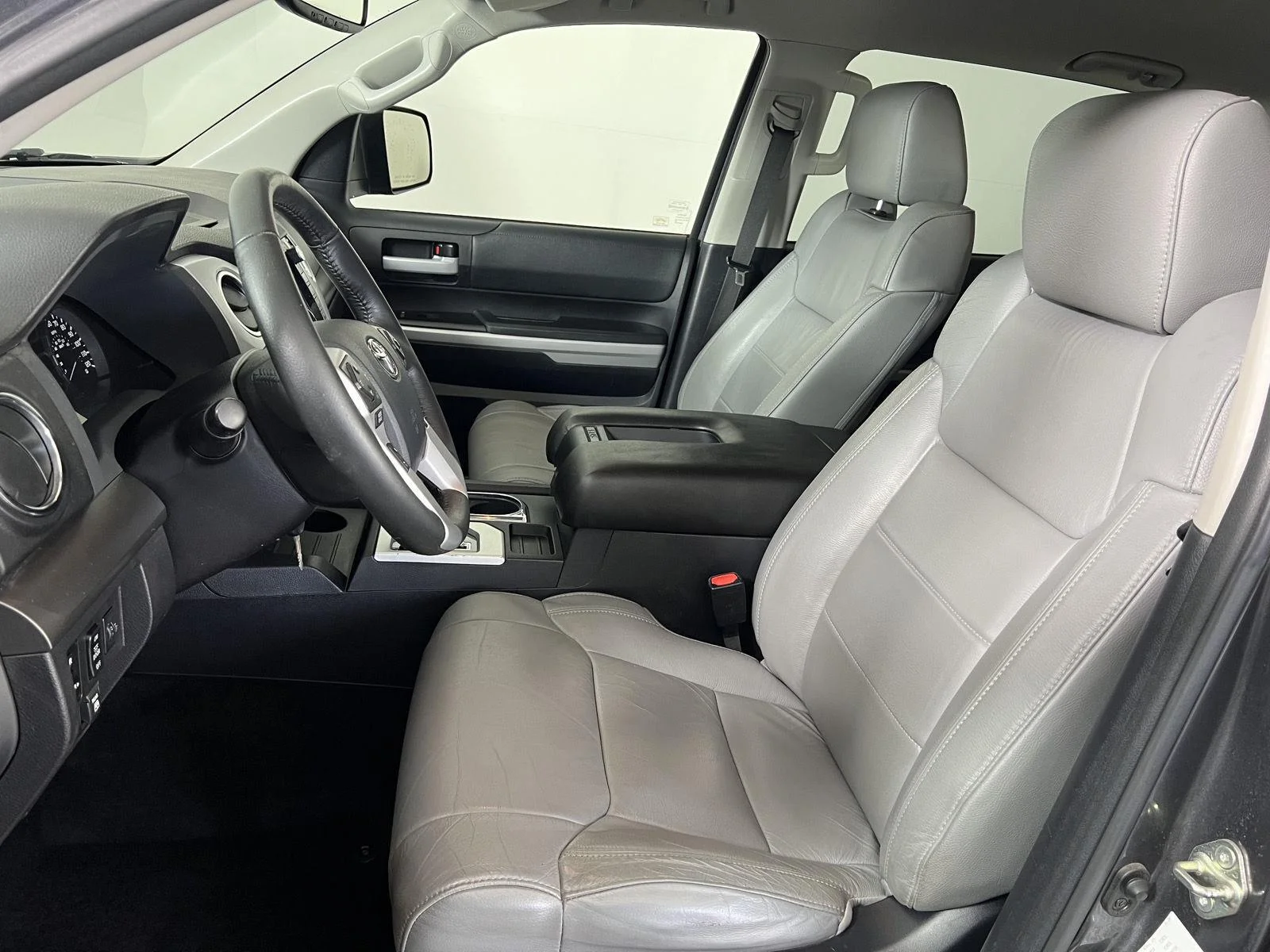 Used 2020 Magnetic Gray Metallic Toyota SR5 image 11