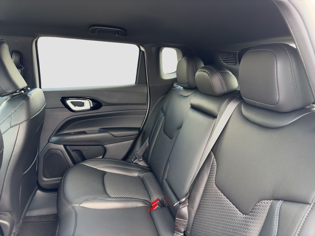 New 2026 Bright White Clearcoat Jeep Latitude image 19